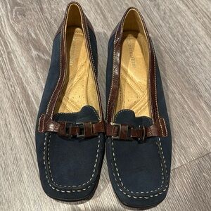 Naturalizer size 9.5 wide navy blue Camille loafers